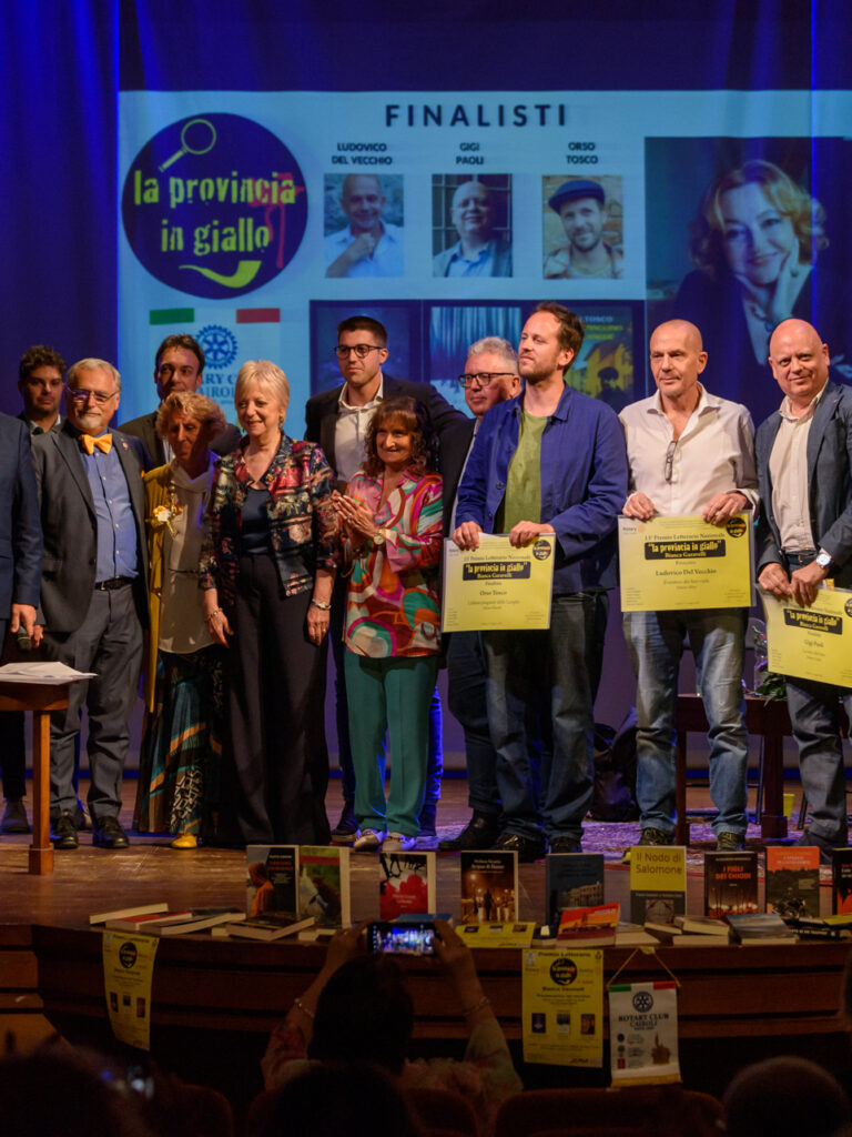 In finale al prestigioso Premio La Provincia in Giallo con Il mistero dei fiori viola